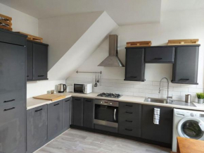 Large 2 Bedroom City Centre Apartment + Parking